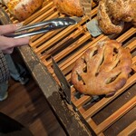 ル・フィヤージュ - 最近のお気に入り　アーモンドが入った硬いパン