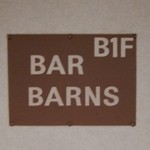 バー・バーンズ - 店名のプレート