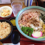 まるなお - 冷やしおろし(うどん・そば)納豆定食が美味かった。炊き込みご飯もうまい。