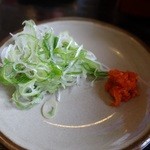 北の蕎麦屋 - 薬味はもみじおろしとネギ