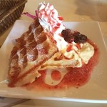 strawberry cafe - ベリーズ
                      アンド
                      ダブルクリーム
                      ワッフル