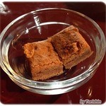 サイトウコーヒー - コーヒーにサービスされるプチケーキ