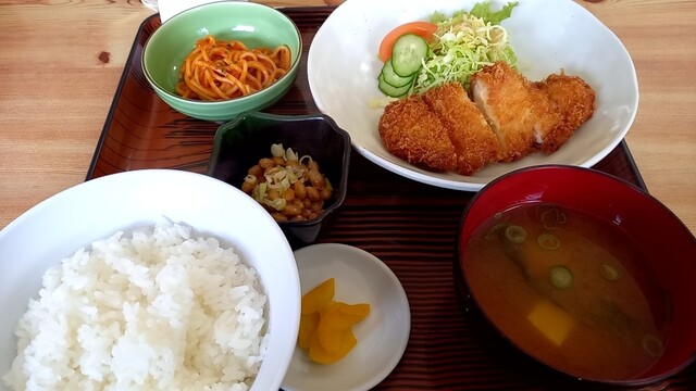 岩手県飯岡町のあづまや食堂 &ndash; 地元食材が光る定食と郷土料理