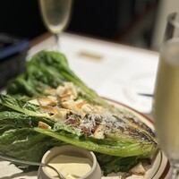Aging beef ＆ Specialty coffee THE三本 - ロメインレタスのシーザーサラダ