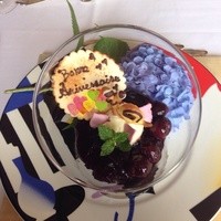 エリゼ光 - 誕生日祝いで花火付き。チェリーは瑞々しくバニラはさっぱり。紫陽花が映えます、カタツムリ可愛い。