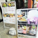 奥出雲 そば処 一福 - 入口横のメニュー