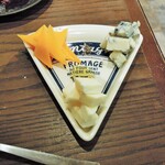 ミアスタンド - いつもの2倍の量のチーズの盛り合わせ