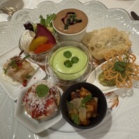 リストランテ 濱崎  - アンティパストミスト　8種類の料理が少しずつ一皿に…。
                見てるだけでも可愛いし美味しそう❗️