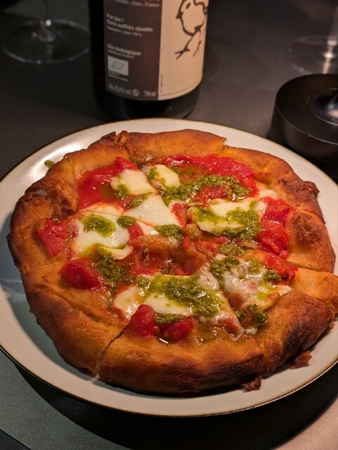 MON GALLERY AND WINE BAR