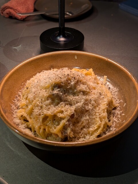 MON GALLERY AND WINE BAR photo 2