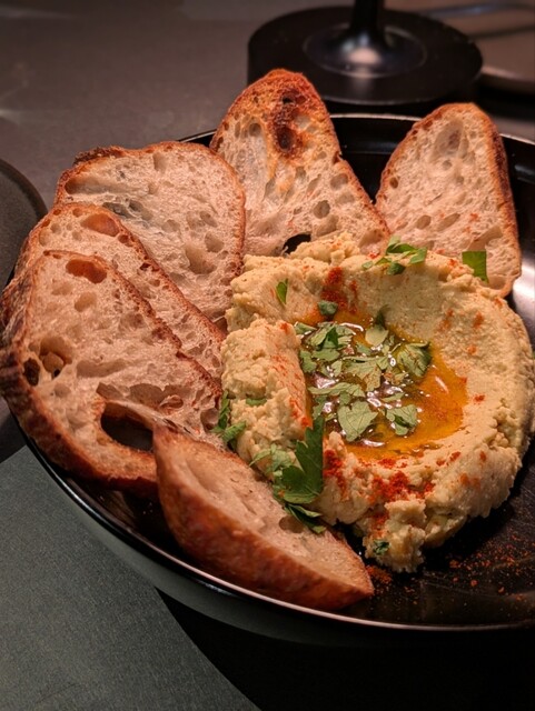 MON GALLERY AND WINE BAR photo 3