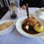 メツゲライ・トキワ - こちらがシュヴァイネ・ハクセの理想型（ミュンヘンのレーベンブロイ・ハウス）