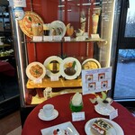 カフェ・ド・ラペ - ビル側の入り口にある食品サンプル！どれも暖かみを感じて素敵なメニューばかり。