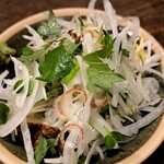 とんこや - 荒木豆腐店の炭焼き厚揚げの薬味まみれ