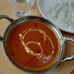クイーンガーデン - マトンカレー900円(税込)辛口・ライス・アイスチャイ
      辛いね( ≧Д≦)美味いけど！やはりマトンは辛さと旨味のバランスとれた中辛だな。
      お米一粒一粒が立っておりモチっとしていてインドカレーにも合う