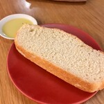 自家製パスタと炭火焼き Cinque5 - フォカッチャ