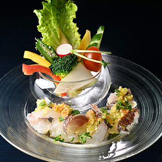 季節の食材を用いた本格イタリアンを多彩なドリンクと共に