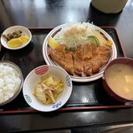 番外地 - トンカツ定食　半ライス