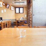 やぶ善 - 着席後すぐに提供してくれる、冷たいお水。