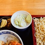 やぶ善 - 薬味の葱も満足できる量です。