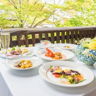 リーズナブルな価格と新鮮な食材で提供されるメニューは絶品。