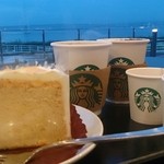 スターバックス・コーヒー - 窓の向こうには明石海峡大橋…   マンゴーシフォンケーキ美味しい！