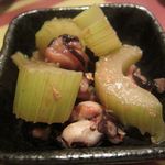 B級酒場まっちゃげ - お通し（フキ？タコ）2014/07