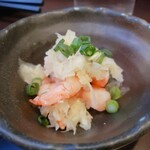 牡蠣貝鮮かいり - お通しも海老ちゃん♪