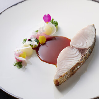 厳選された食材を使った料理とおすすめのペアリングワイン