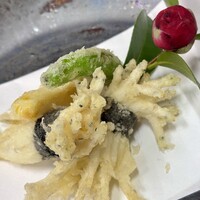 白魚と山菜の天ぷら