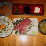 Yamashiro - 「ぶり刺身定食」600円＋「刺身増し」100円＋「しらす御飯」150円＋「山城いか塩辛」100円