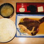 山城 - 「真かれい煮付定食」500円