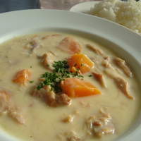 ジンジャーズビーチ - 鶏もも肉の白ワインクリーム煮