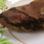 蔵出・焼き芋かいつか - 蜜が染みだしている「焼き芋　紅天使」