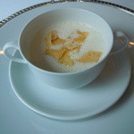 銀座 ハプスブルク・ファイルヒェン - スープ（新玉葱のスープ　メランジェ仕立て　香ばしいチーズの香り）