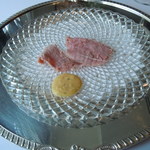 銀座 ハプスブルク・ファイルヒェン - ウィーン伝統の骨付き熟成ハム“ウィーナーバインシンケン”を2人にわけていただきました