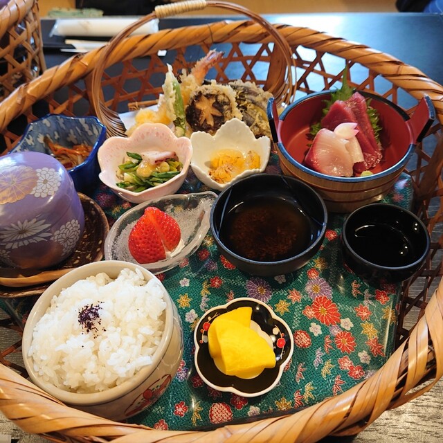 三桝屋・四季の味山里菜 - 羽前小松（日本料理）の写真