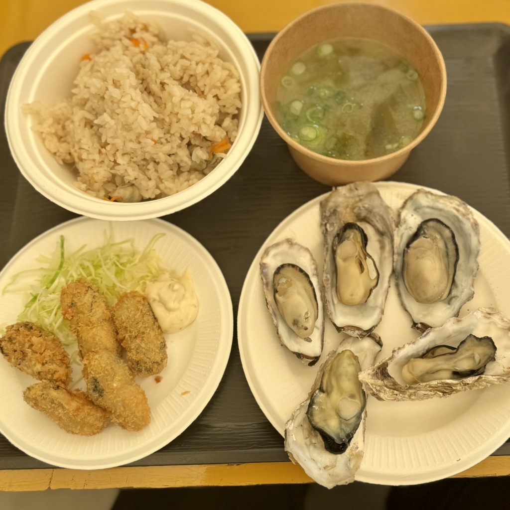 波 有 手 の カキ 小屋