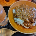 Atterimen Koji - 平日サービスのカレーめし@10です　キーマカレーで美味しいです