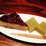 京 上賀茂 御料理秋山 - 水無月と梅ジャムを混ぜたお餅