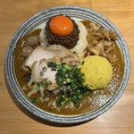 吉田カレー  - 並、甘口、豚小、チーズ、うずらのアチャール、玉ねぎアチャール、ポテトサラダ（限定）、チキンアチャーリー（限定）