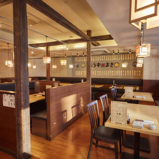 【ゆったり座れるテーブル席】