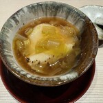 鮨 にし岡 - 福岡県玄界灘産天然トラフグの白子を使った茶碗蒸し、たらの芽とうるいのおだし餡がけ