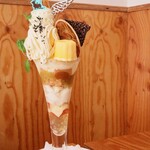 カフェ・ド・リオン パレット - 【2025.02】さつまいもとリンゴのパフェ(税込2,398円)