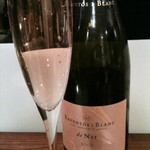 ラ シャンブル - まずは泡からいただきましょう。キンキンに冷えていながらほんのり甘い、最初の一杯。