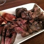 La Chambre - 本日の肉料理。イチジクとミディアムで火を入れた猪のお肉。味付けをあまりしなくても肉そのものの味がします。