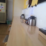 カウンター。きれいに拭かれてました。