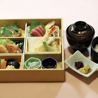 お昼は６名様以上でご予約のみとさせて頂きます。【松花堂弁当】