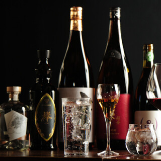 スパイスハイボールや国産ジン・ラムなど多彩なドリンクメニュー