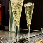 神楽坂 鉄板焼 向日葵 - 乾杯のスパークリング　